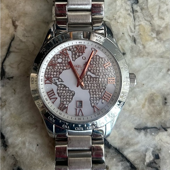 Michael Kors Layton Silver Watch excellent condition - Picture 1 of 5